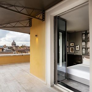 Kamer met een King Size Bed met een Panoramisch Uitzicht